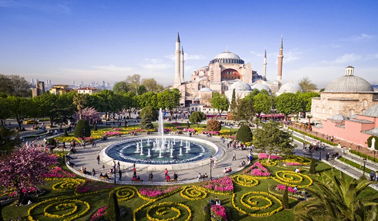 medium_Hagia_Sophia_Istanbul_9.webp